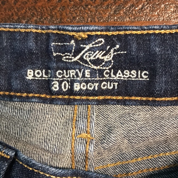 Levi’s San Francisco Bold Curve Classic Boot Cut Jeans - Picture 4 of 11